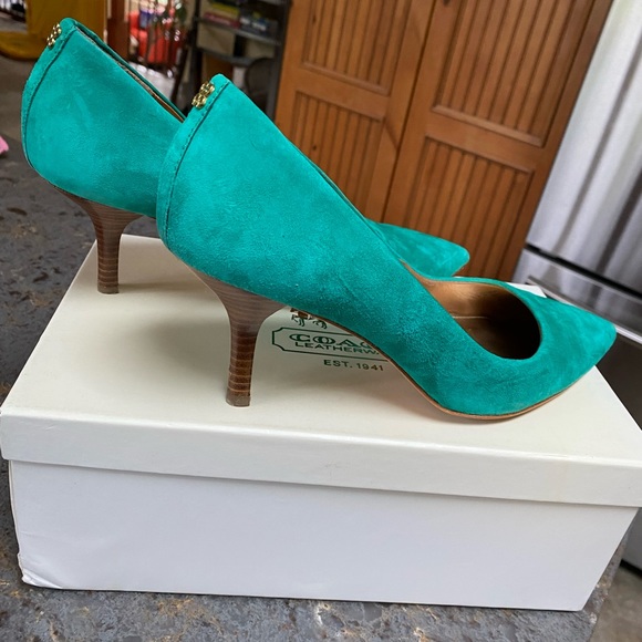 Brand: Coach Model: Zoee Suede Color: Emerald Size: 8.5 - Picture 8 of 8